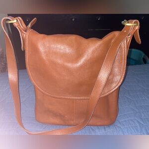 Elegant Tan Leather Shoulder Bag